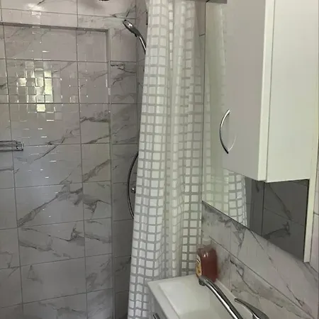 Zsuzsa Vendeghaza بالاتونفوريد